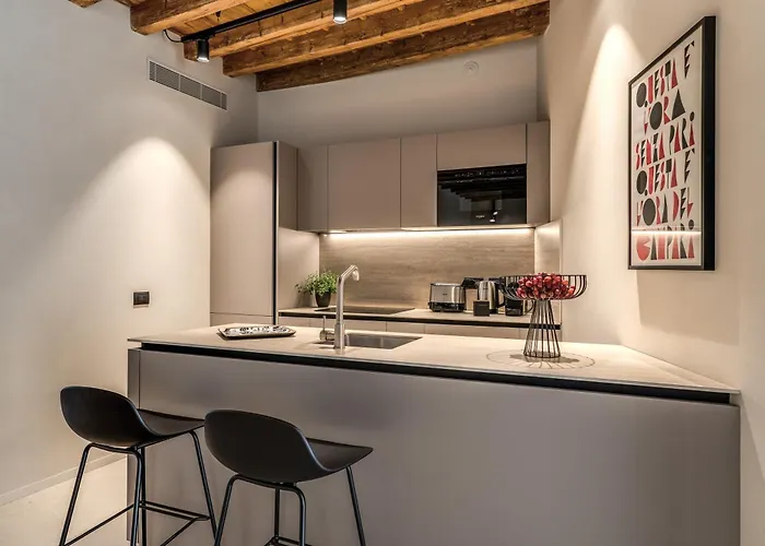 Seety Porta Romana Statue