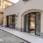 Seety Porta Romana Statue