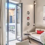 Seety Porta Romana Statue ميلان