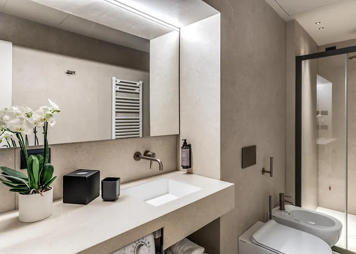 Seety Porta Romana Statue *