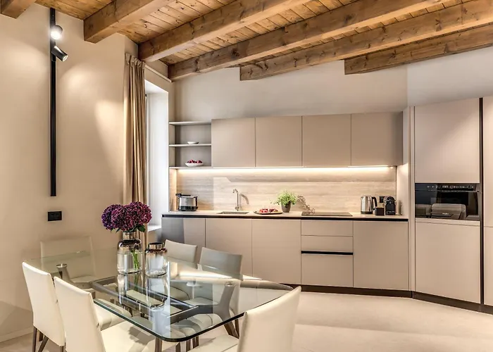 Seety Porta Romana Statue Apartman