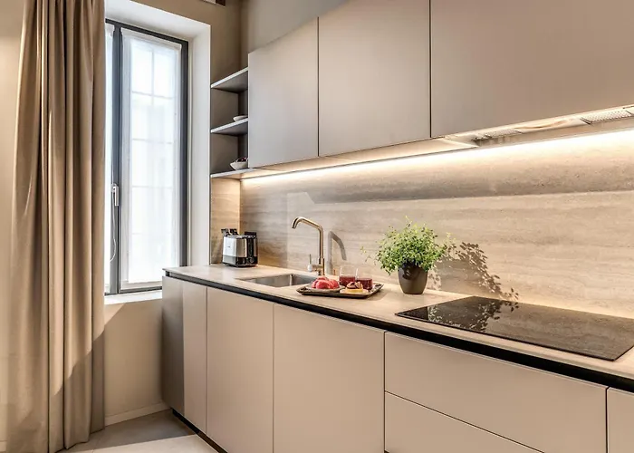 Seety Porta Romana Statue Milánó