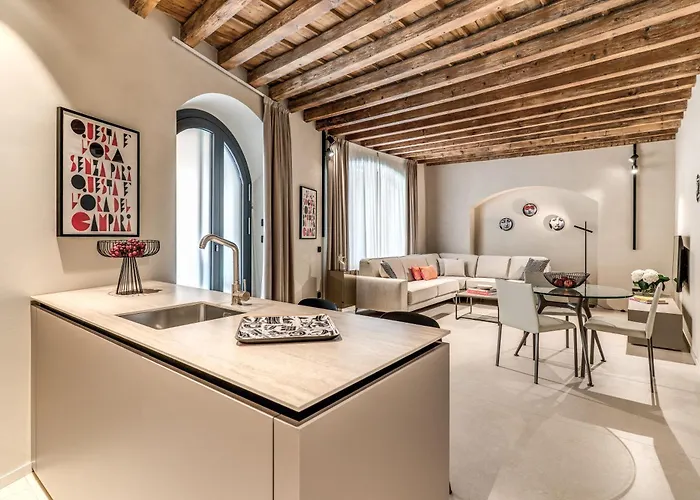 Seety Porta Romana Statue Milánó