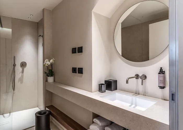 Seety Porta Romana Statue