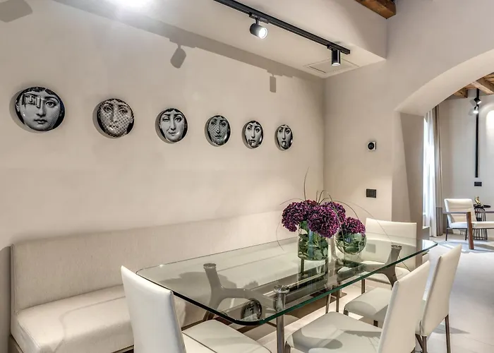 Seety Porta Romana Statue