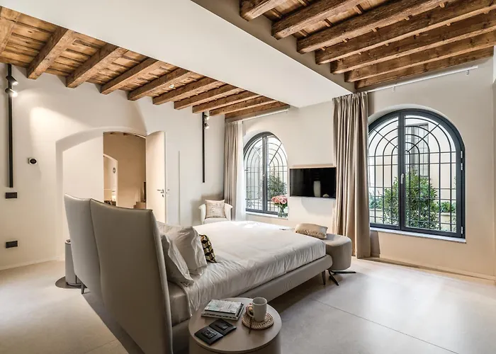 Seety Porta Romana Statue Apartman