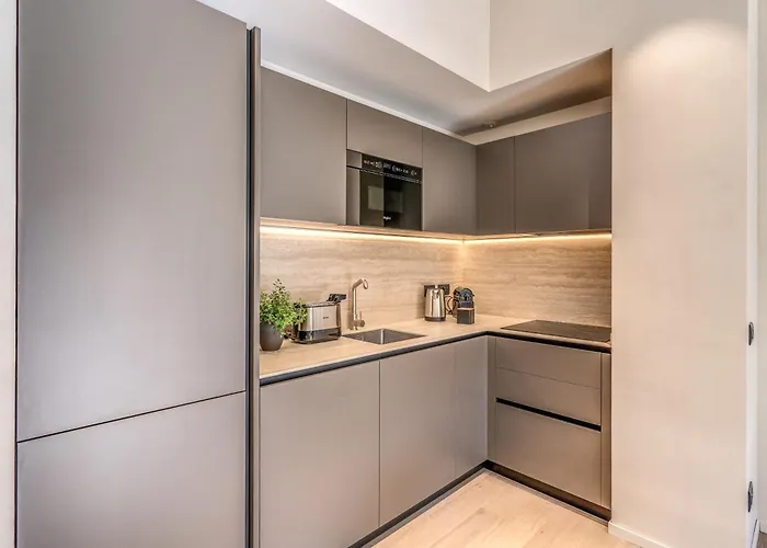 Seety Porta Romana Statue * Milánó