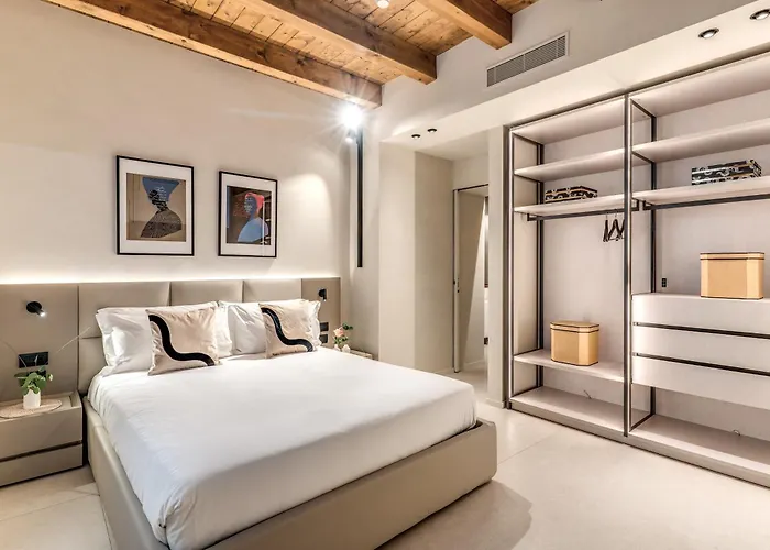 Seety Porta Romana Statue Apartment Mailand