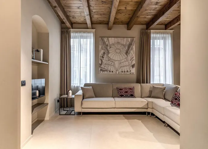 Seety Porta Romana Statue Mailand